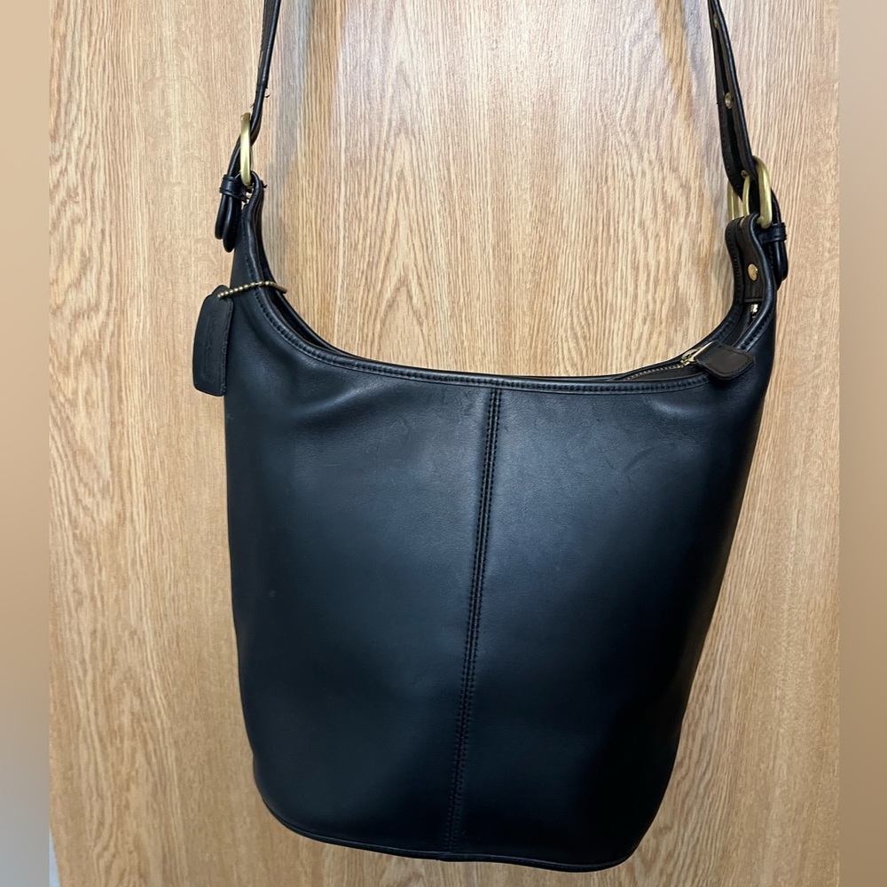 Classic leather vintage style bucket bag.